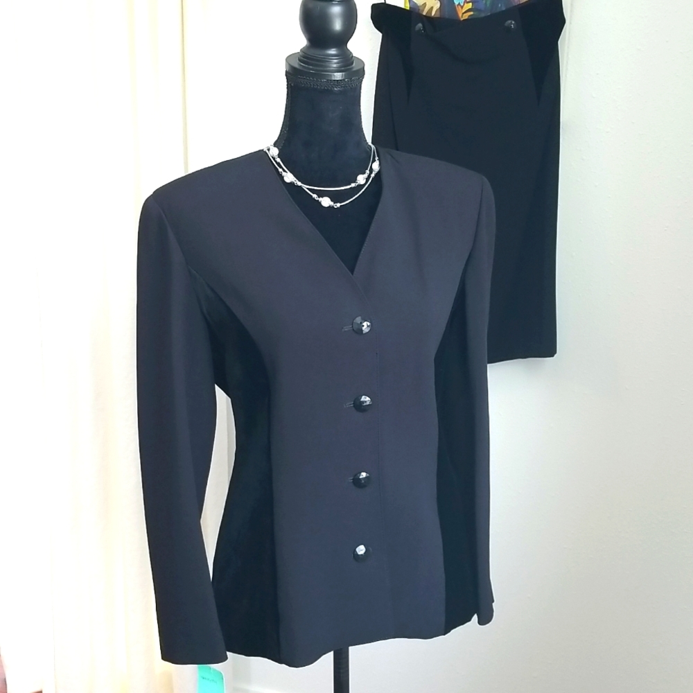 VALENTINO BOUTIQUE Vintage S606 Black Skirt Suit with Velvet Inset Size 10 NWT!!